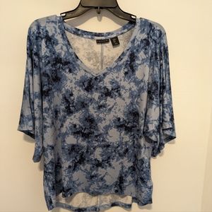 Tahari V-neck T-shirt